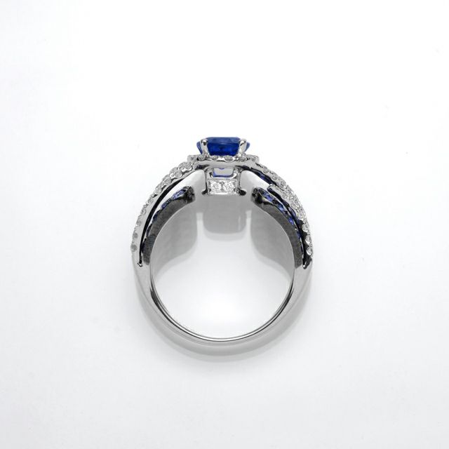スリランカ産ブルーサファイア2.01ct1.54ctホワイトゴールドリングダイヤ0.80ct付(GRS宝石鑑別書付)