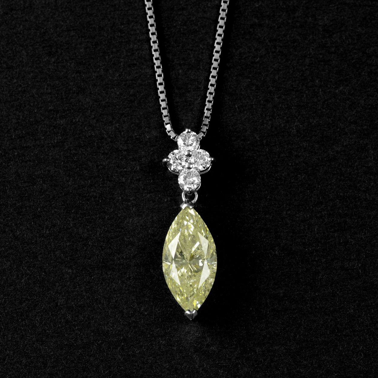 イエローダイヤモンド3.227ct VERY LIGHT YELLOWプラチナネックレス  