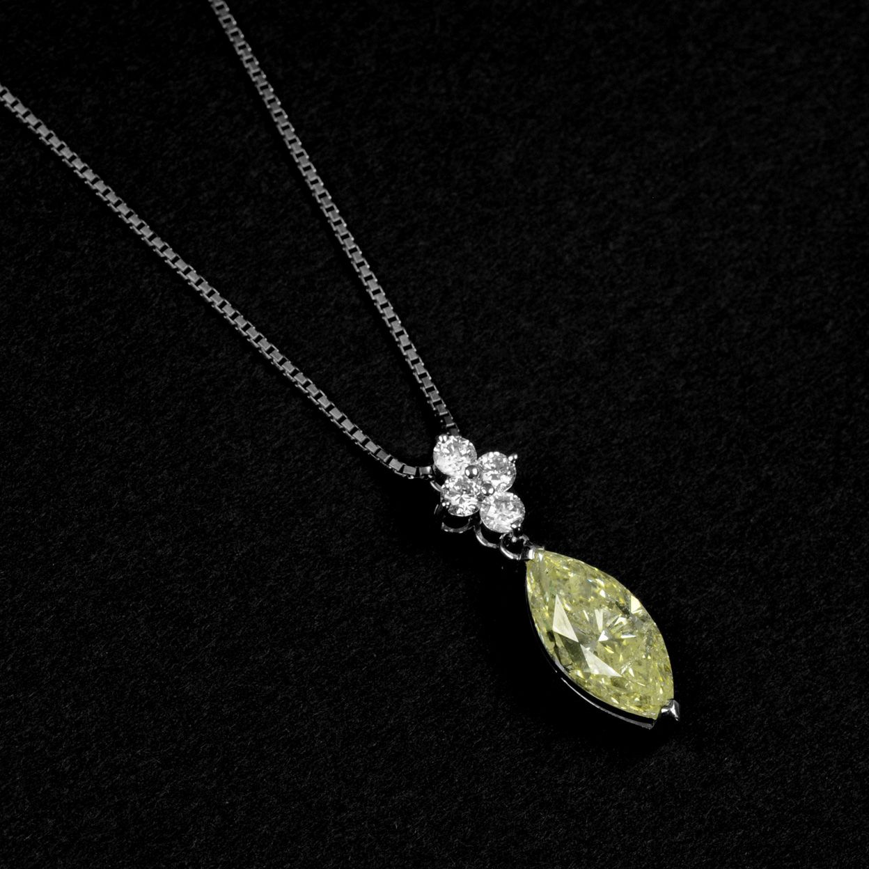 イエローダイヤモンド3.227ct VERY LIGHT YELLOWプラチナネックレス 