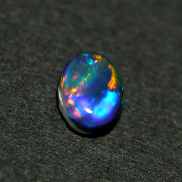 ブラックオパールカボション0.94ct(中央宝石研究所宝石鑑別書付)