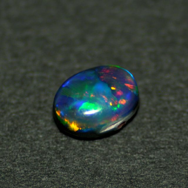 ブラックオパールカボション0.94ct(中央宝石研究所宝石鑑別書付)