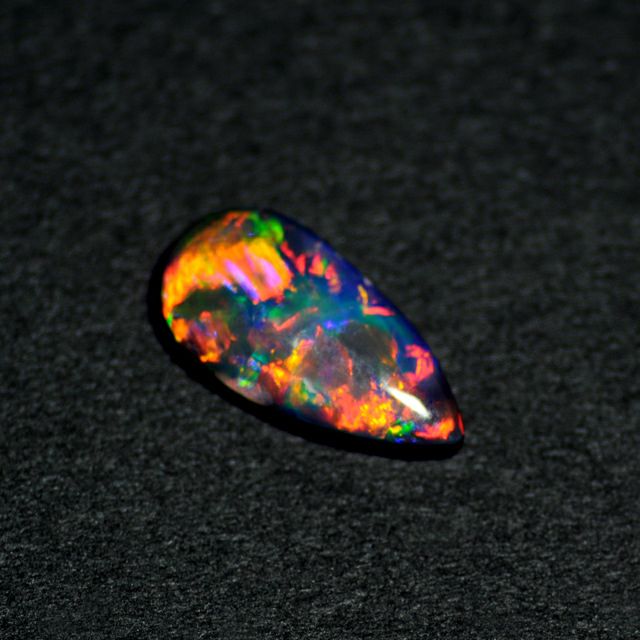 ブラックオパール2.15ct(中央宝石研究所宝石鑑別書付) | ユア