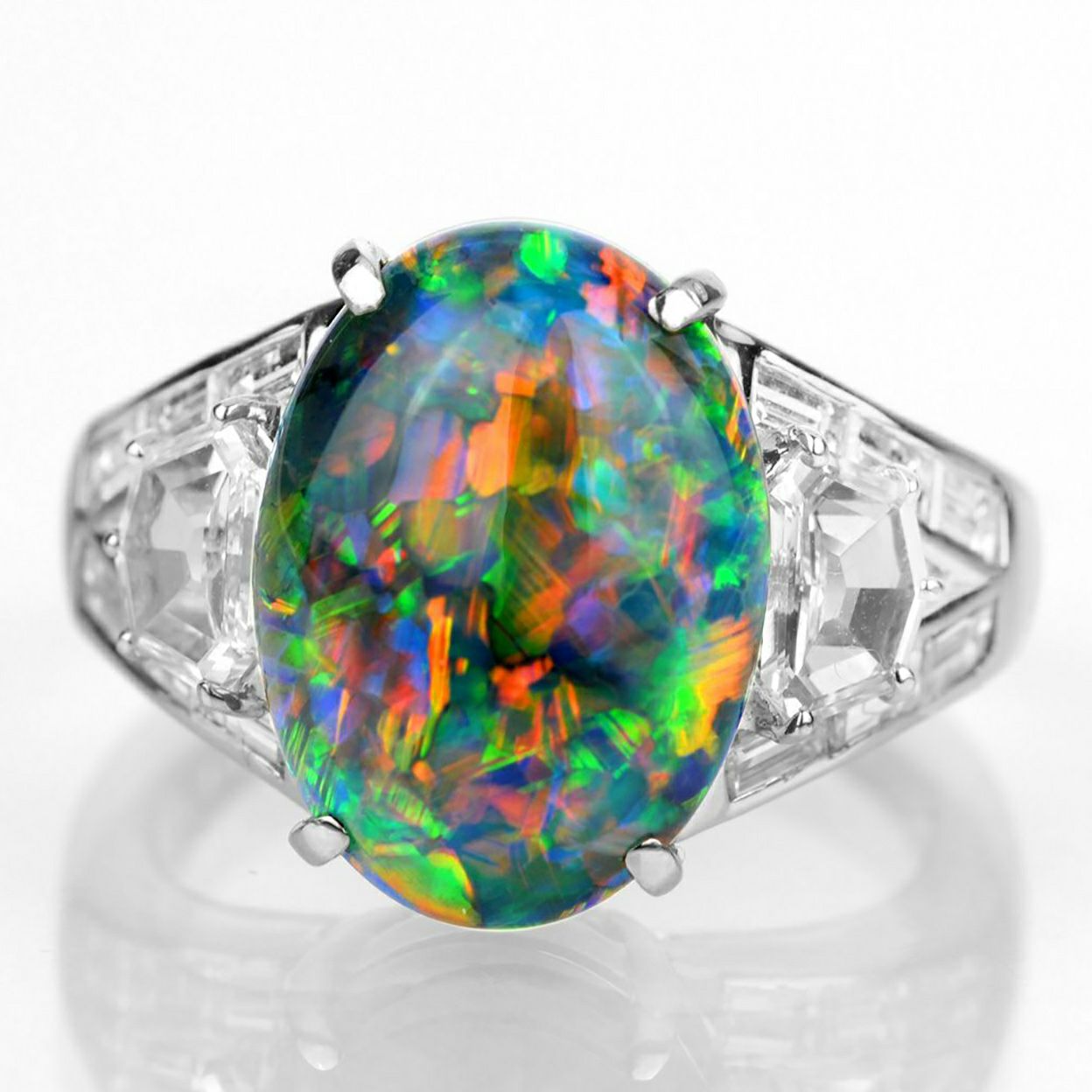 ブラックオパール5.63ctプラチナリングダイヤ1.44ct付(GRS宝石鑑別書付  