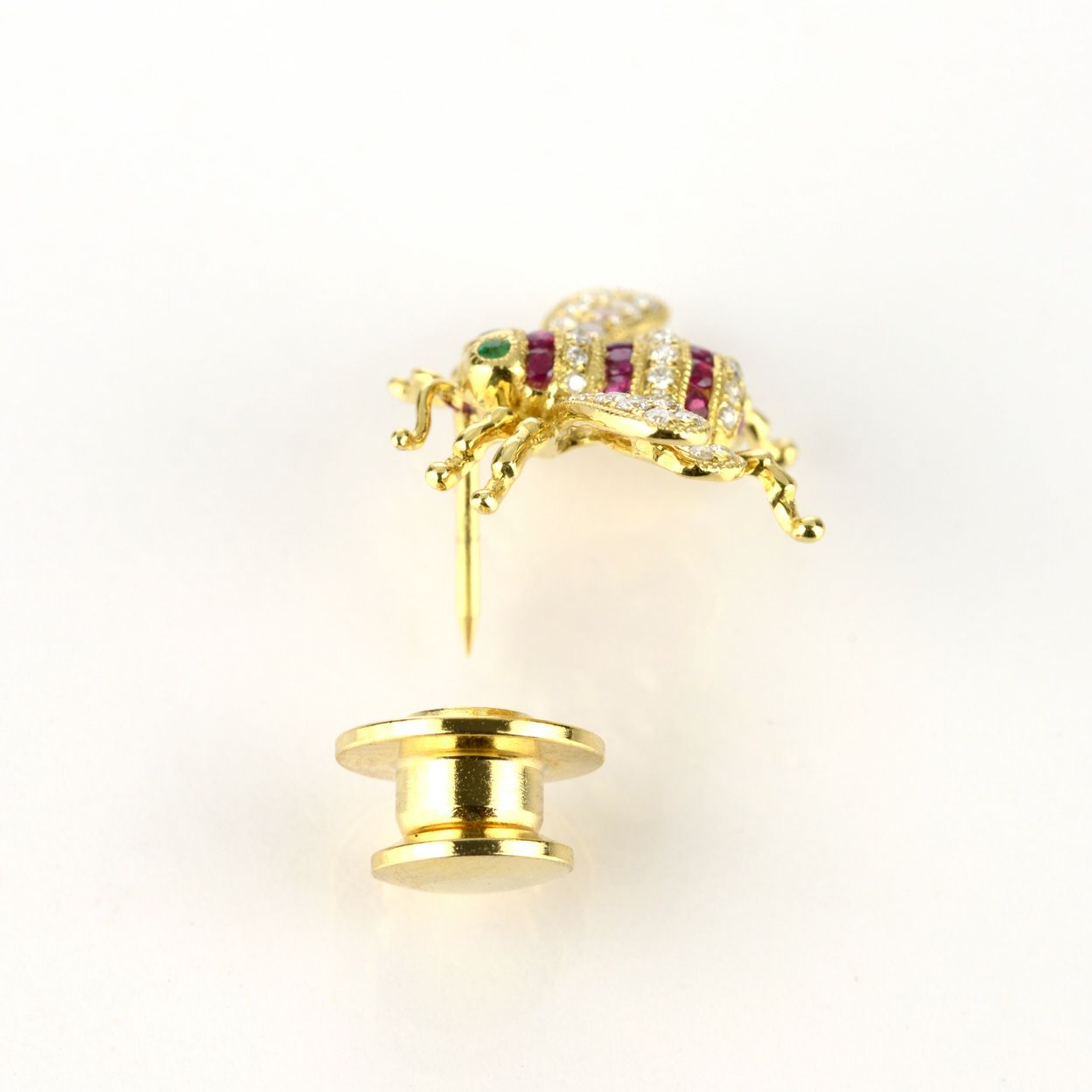 ルビー0.20ctエメラルド0.20ct蜂デザインブローチダイヤ0.30ct付(宝石鑑別書付)