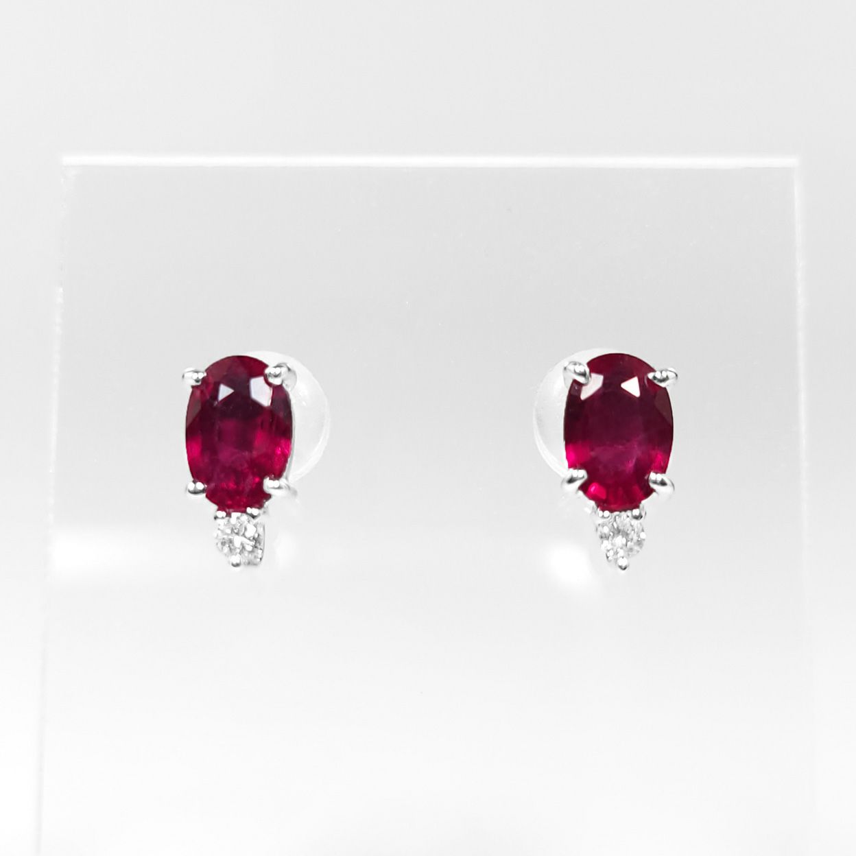 ルビー0.48ct0.46ctプラチナピアスダイヤ0.02ct0.02ct付(中央宝石研究所宝石鑑別書付)