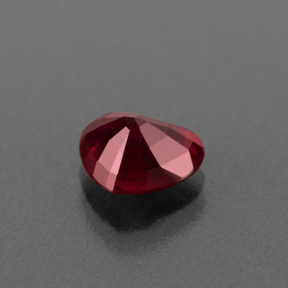 em7402 ミャンマー産ピジョンブラッドルビーハートカットルース1.56ct(GEM RESEARCH SWISSLABミャンマー産ピジョンブラッドルビー宝石鑑別書付)