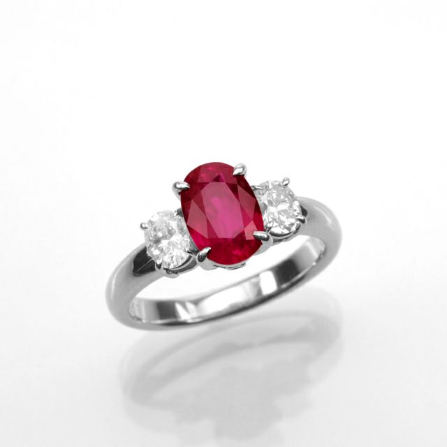 ルビー1.940ctプラチナリングダイヤ0.61ct付(中央宝石研究所鑑別書付
