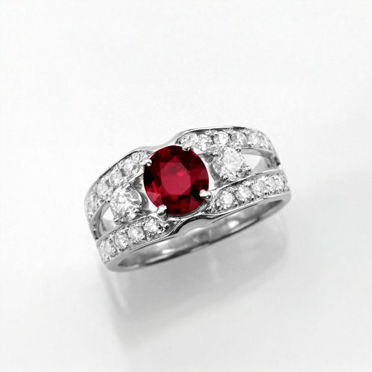 モザンビーク産非加熱ピジョンブラッドルビー1.020ctプラチナリングダイヤ0.82ct付(GIA宝石鑑別書付)