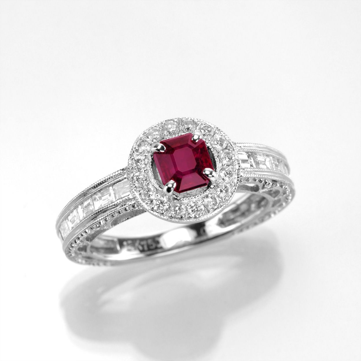 ミャンマー産ピジョンブラッドルビー1.02cホワイトゴールドリングダイヤ1.14ct付(GRS宝石鑑別書付)