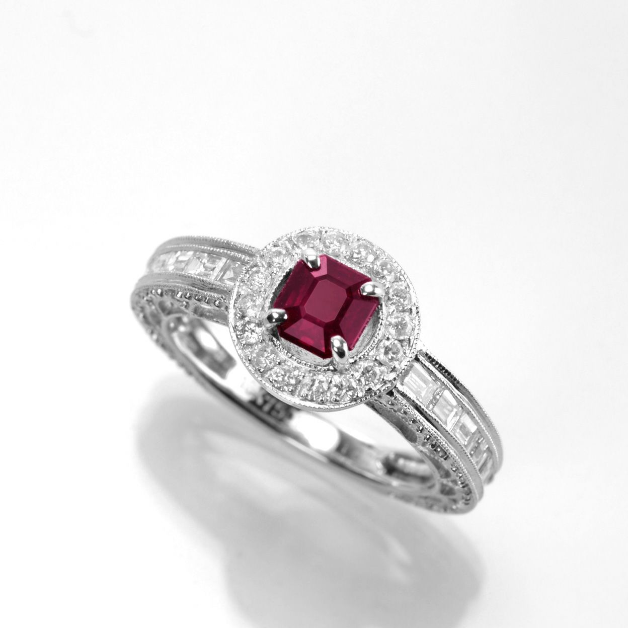 ミャンマー産ピジョンブラッドルビー1.02cホワイトゴールドリングダイヤ1.14ct付(GRS宝石鑑別書付)