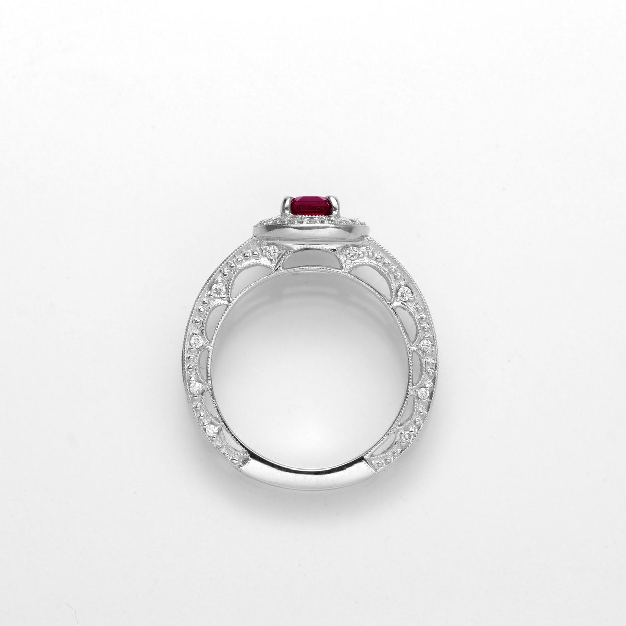 ミャンマー産ピジョンブラッドルビー1.02cホワイトゴールドリングダイヤ1.14ct付(GRS宝石鑑別書付)