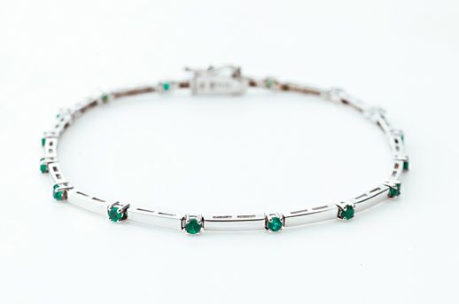 エメラルド0.539ctK18ホワイトゴールドブレスレット(中央宝石研究所宝石鑑別書付)