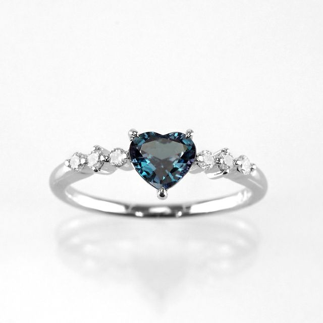 アレキサンドライト0.67ctプラチナリングダイヤ0.15ct付(中央宝石研究所宝石鑑別書付)