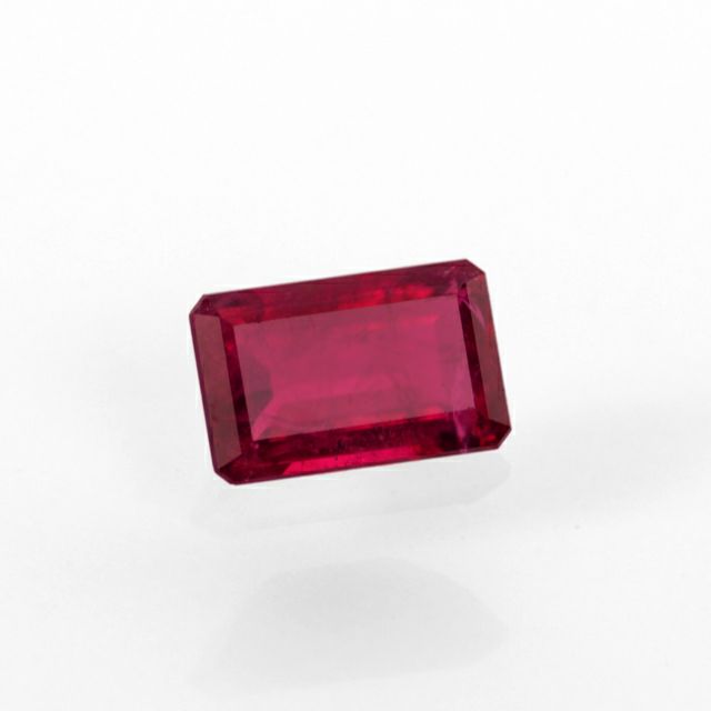 レッドベリル0.86ct(GIA USA宝石鑑別書付)