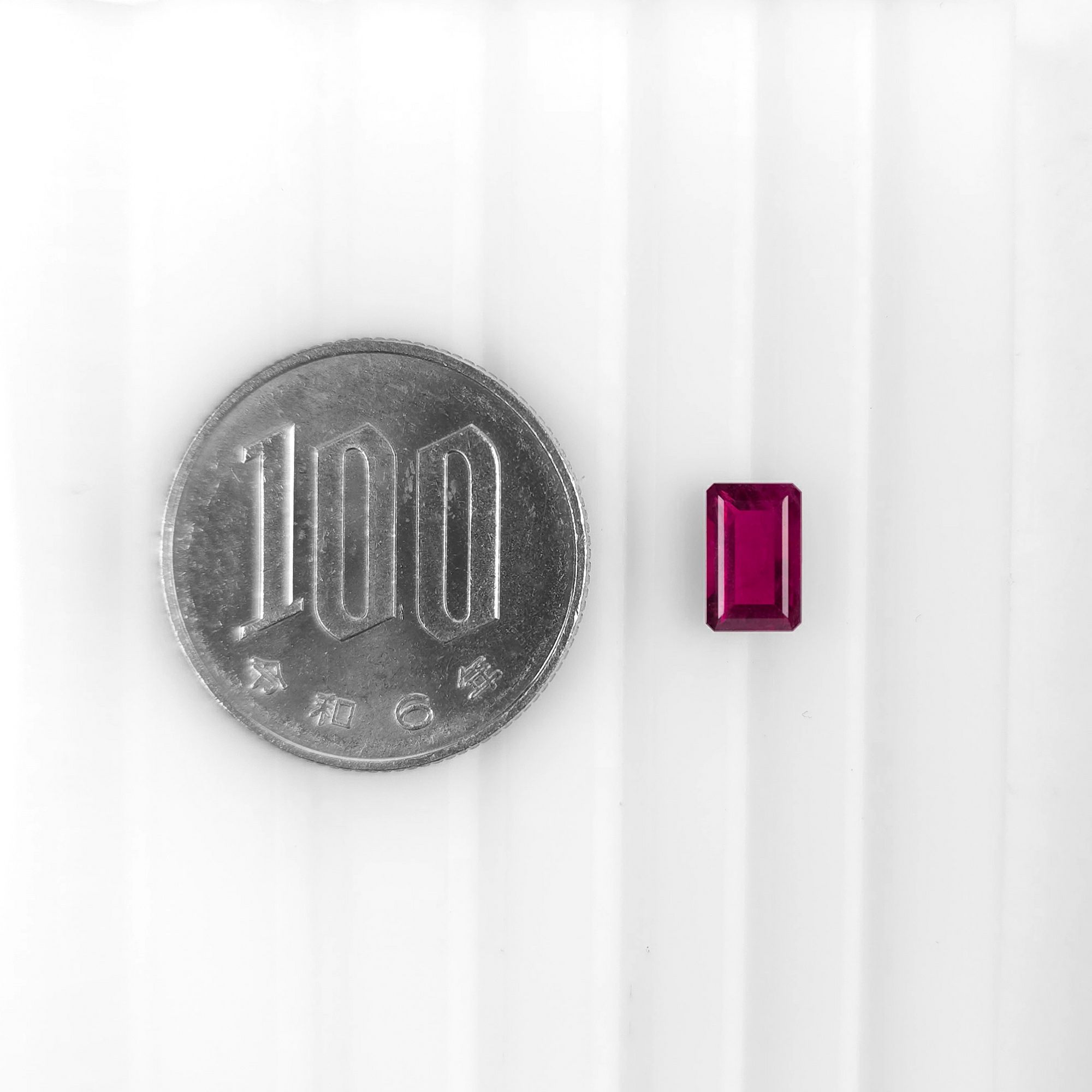 レッドベリル0.86ct(GIA宝石鑑別書付)