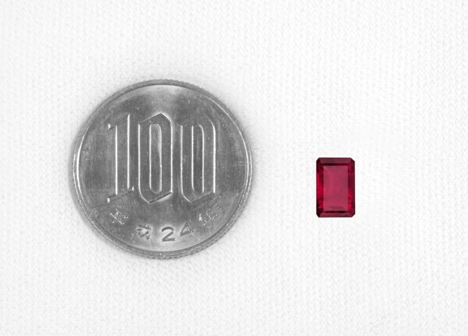 レッドベリル0.86ct(GIA宝石鑑別書付)