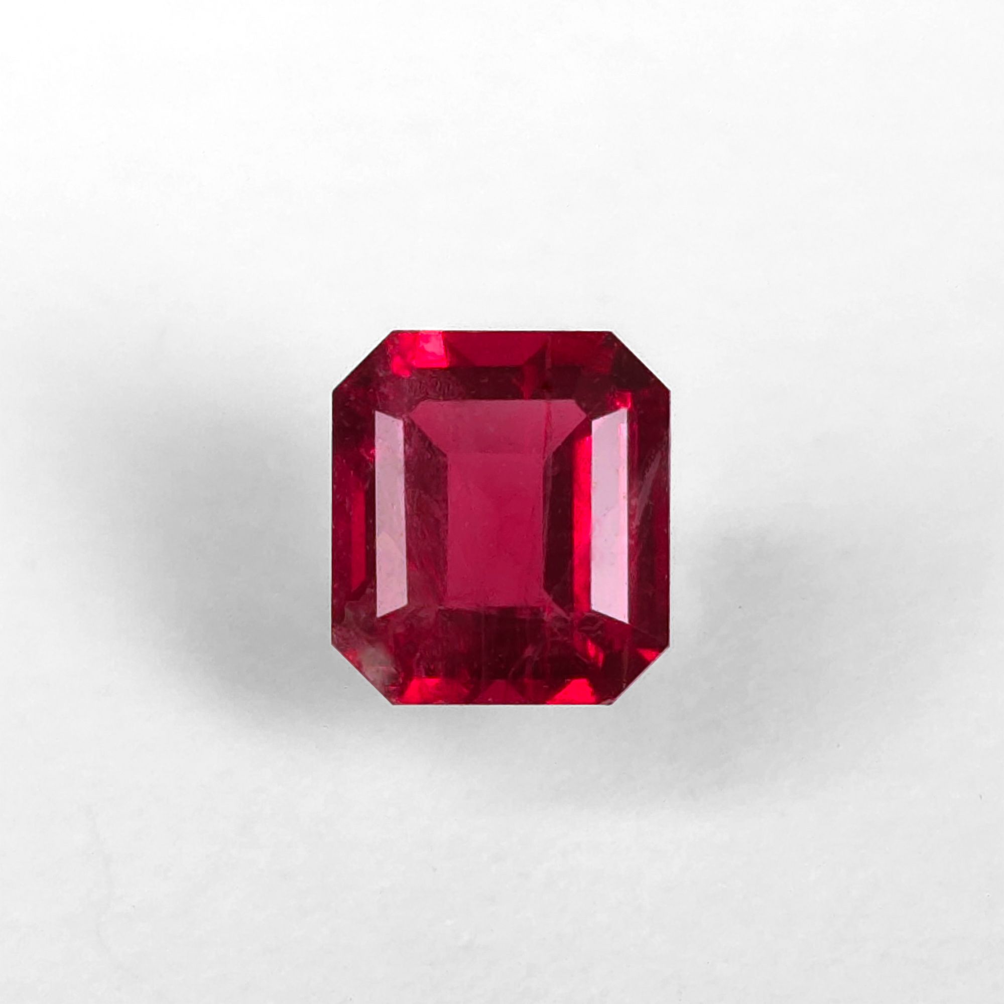 レッドベリル0.39ct(GIA宝石鑑別書付)