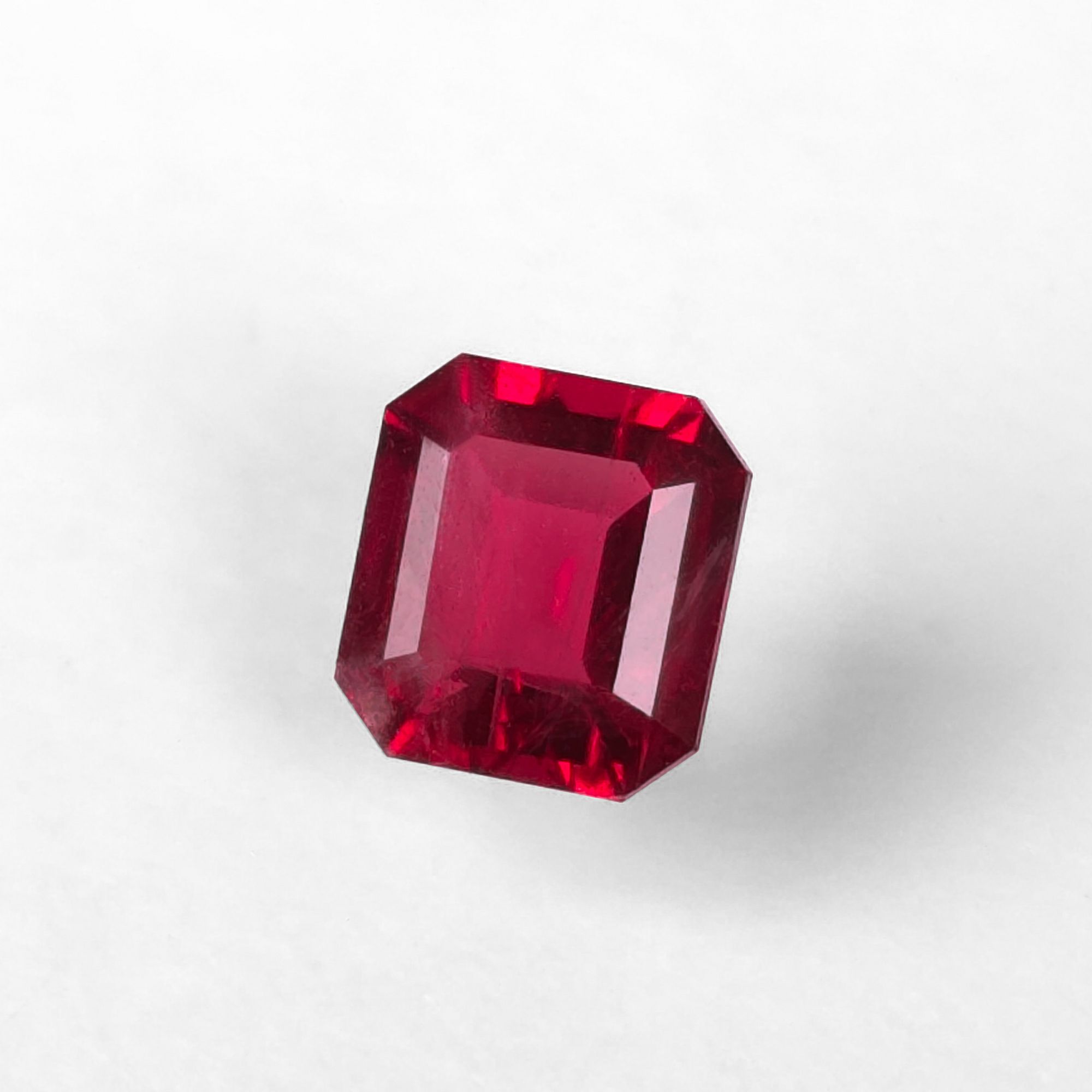 レッドベリル0.39ct(GIA宝石鑑別書付)