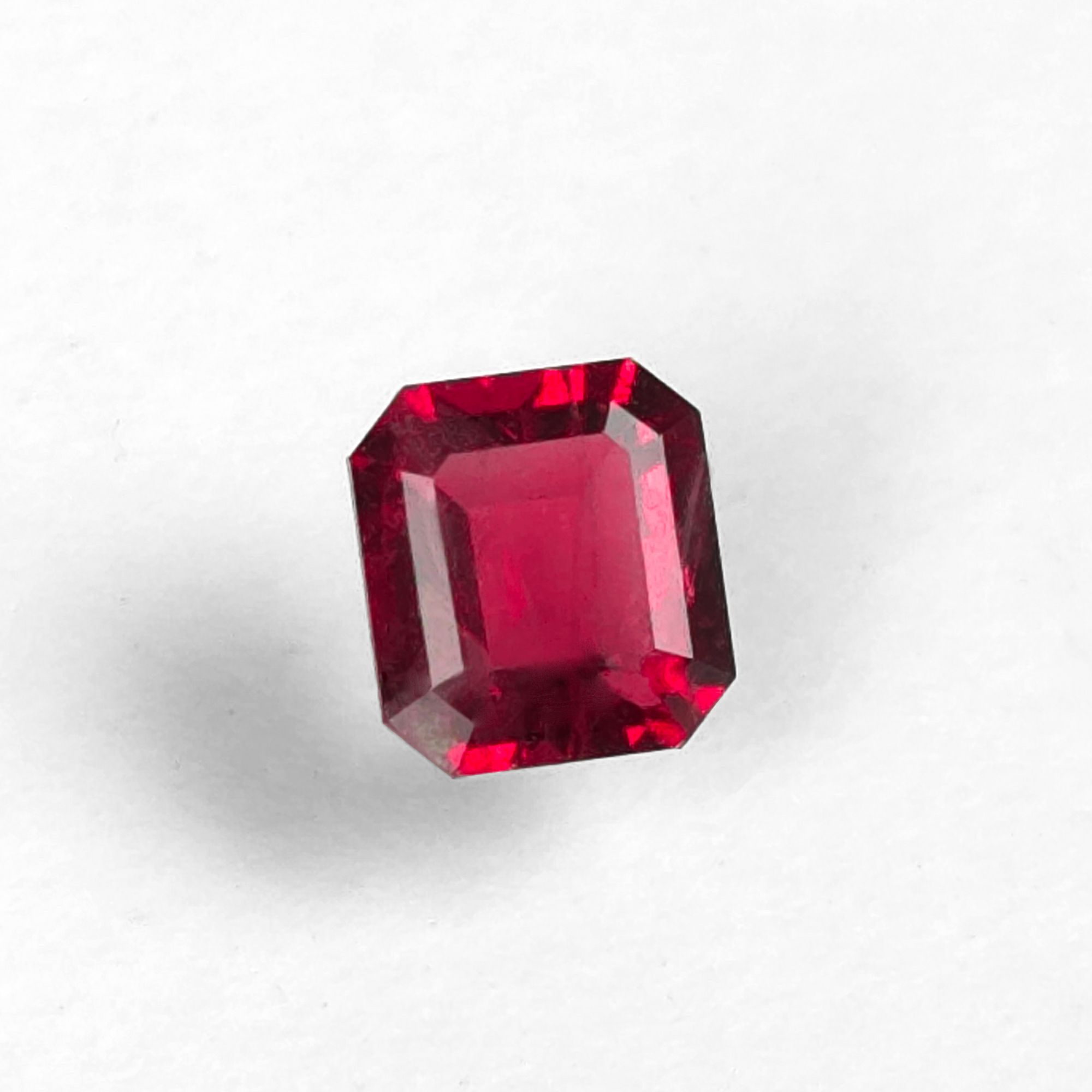 レッドベリル0.39ct(GIA宝石鑑別書付) | ユアエメラルド 