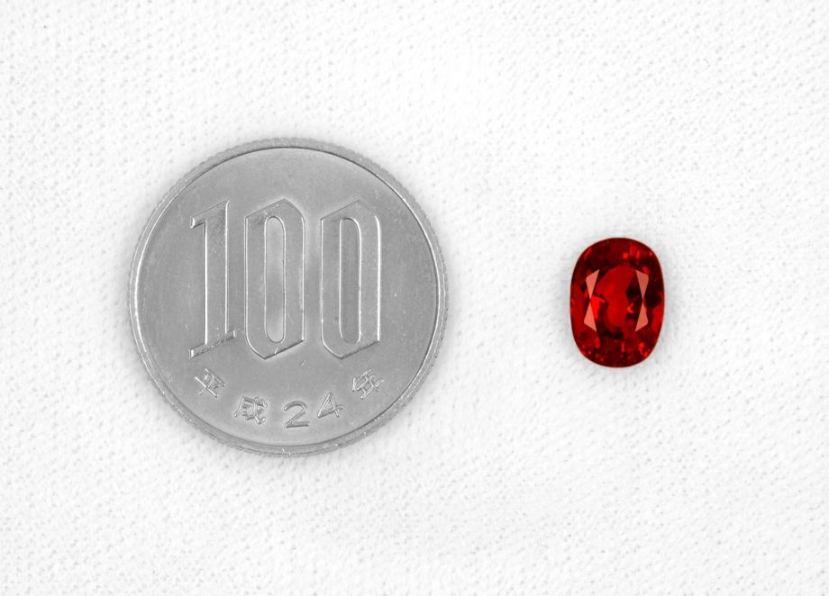 em9046 レッドスピネル オーバルカット 2.38ct(中央宝石研究所宝石ソーティング付)