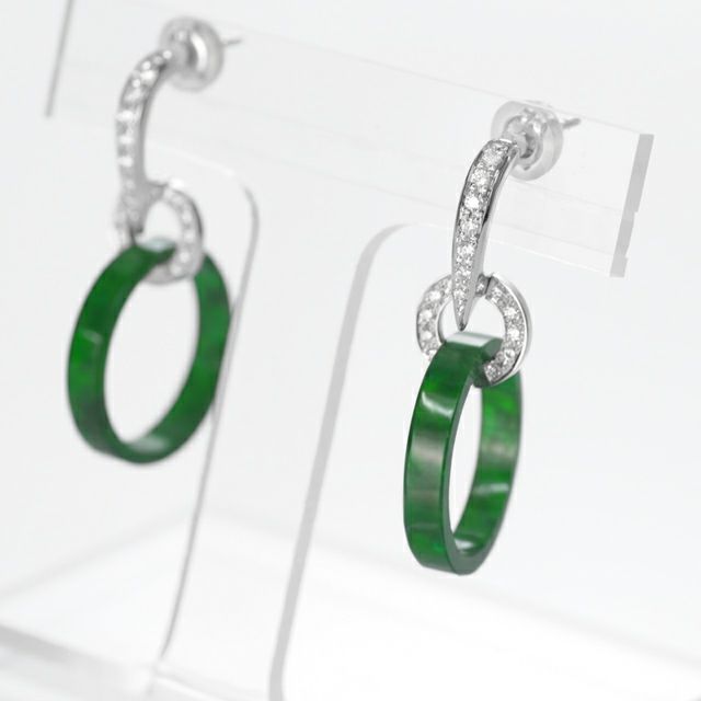 ひすい3.19ct3.31ctホワイトゴールドピアスダイヤ0.24ct付(中央宝石研究所宝石鑑別書付)