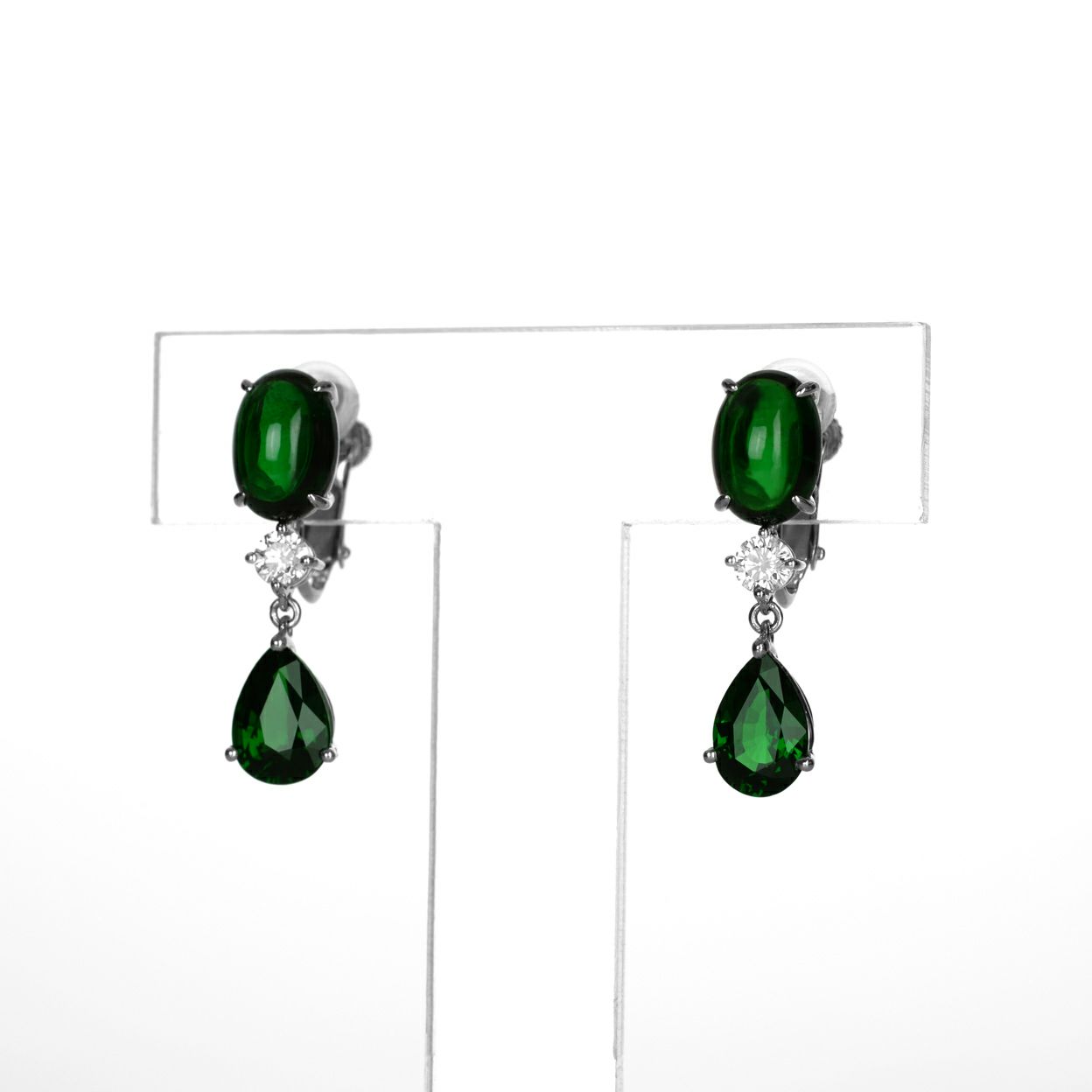 グリーンガーネット2.29ct2.26ct1.26ct1.20ctホワイトゴールドイヤリング1.15ct1.15ctダイヤ付(中央宝石研究所宝石鑑別書付)