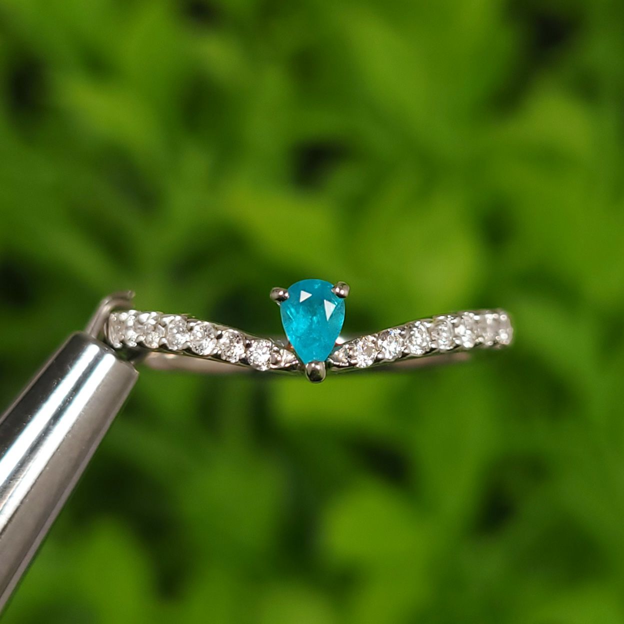 ブラジル産バターリャ鉱山パライバトルマリン0.12ct プラチナリングダイヤ0.165ct付 (中央宝石研究所パライバトルマリン分析レポート宝石鑑別書付)