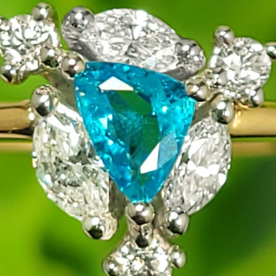 ブラジル産バターリャ鉱山パライバトルマリン0.18ctプラチナK18ゴールドリングダイヤ0.24ct付(中央宝石研究所宝石鑑別書付)