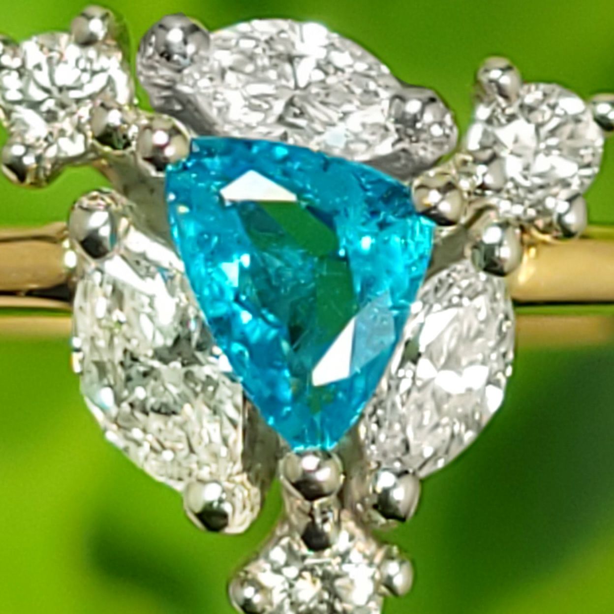 ブラジル産バターリャ鉱山パライバトルマリン0.18ctプラチナK18ゴールドリングダイヤ0.24ct付(中央宝石研究所宝石鑑別書付)