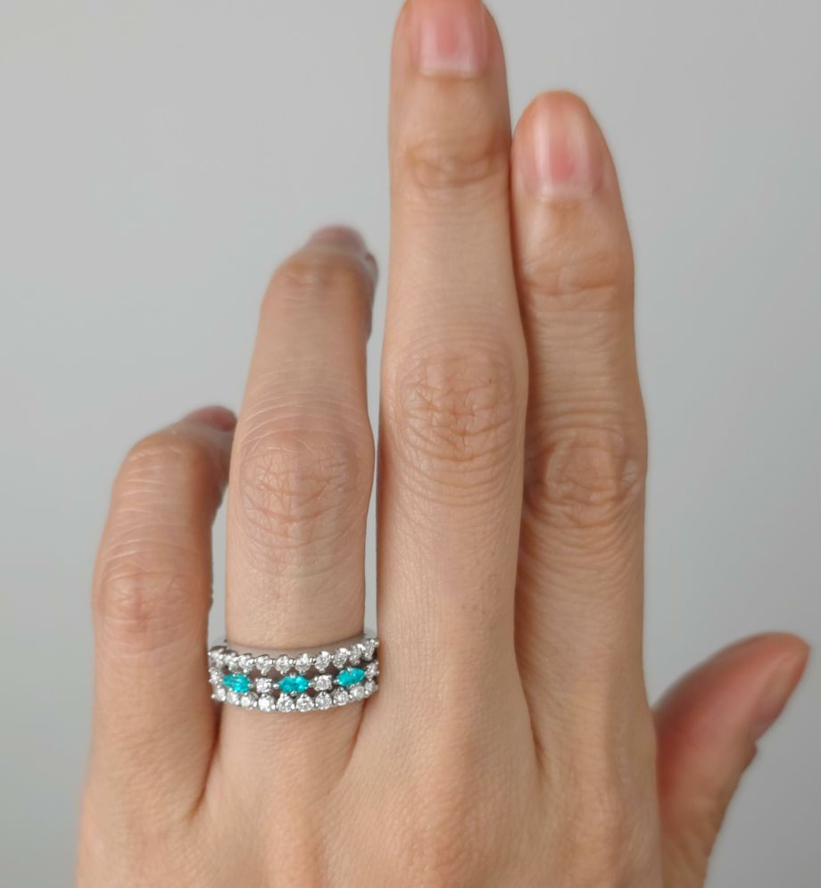 ブラジル産バターリャ鉱山パライバトルマリン0.197ctプラチナリングダイヤ0.557ct付 (中央宝石研究所宝石鑑別書付）