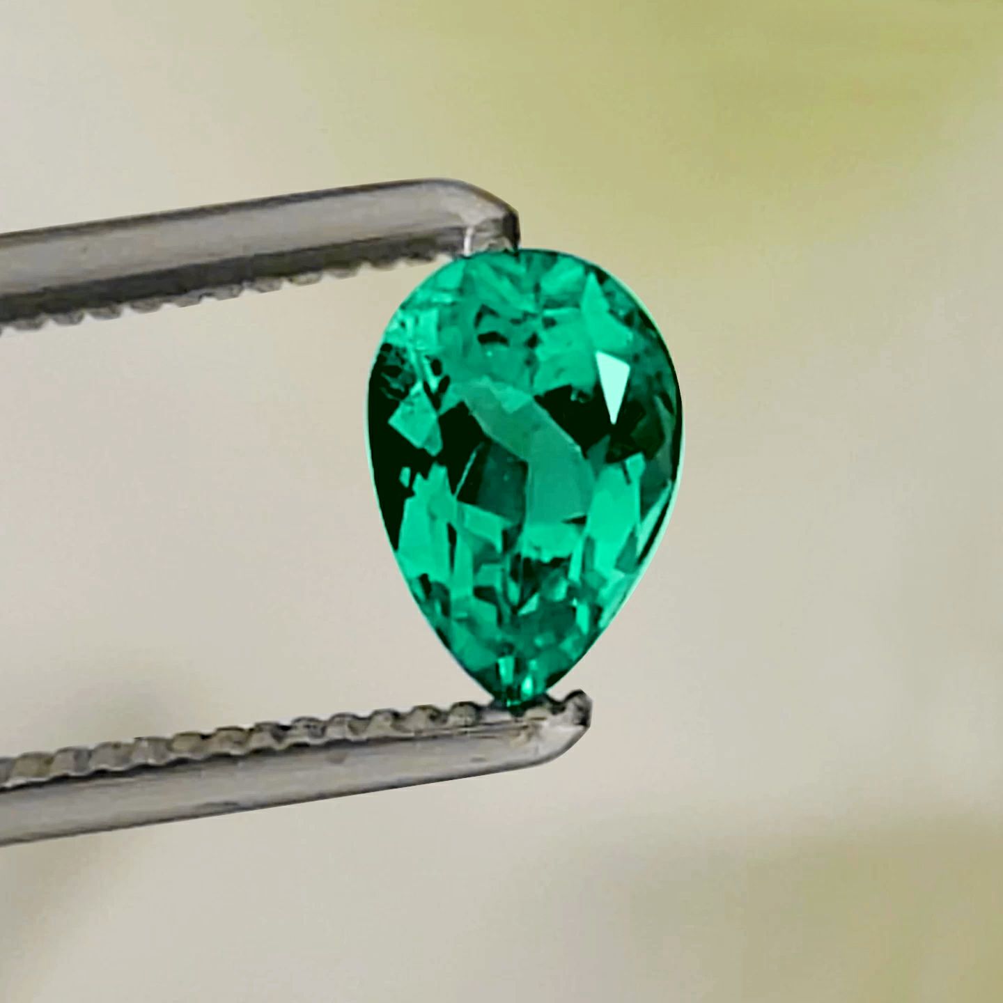 コロンビア産無処理エメラルド(ノンオイル)0.38ct(GIA宝石鑑別書付)