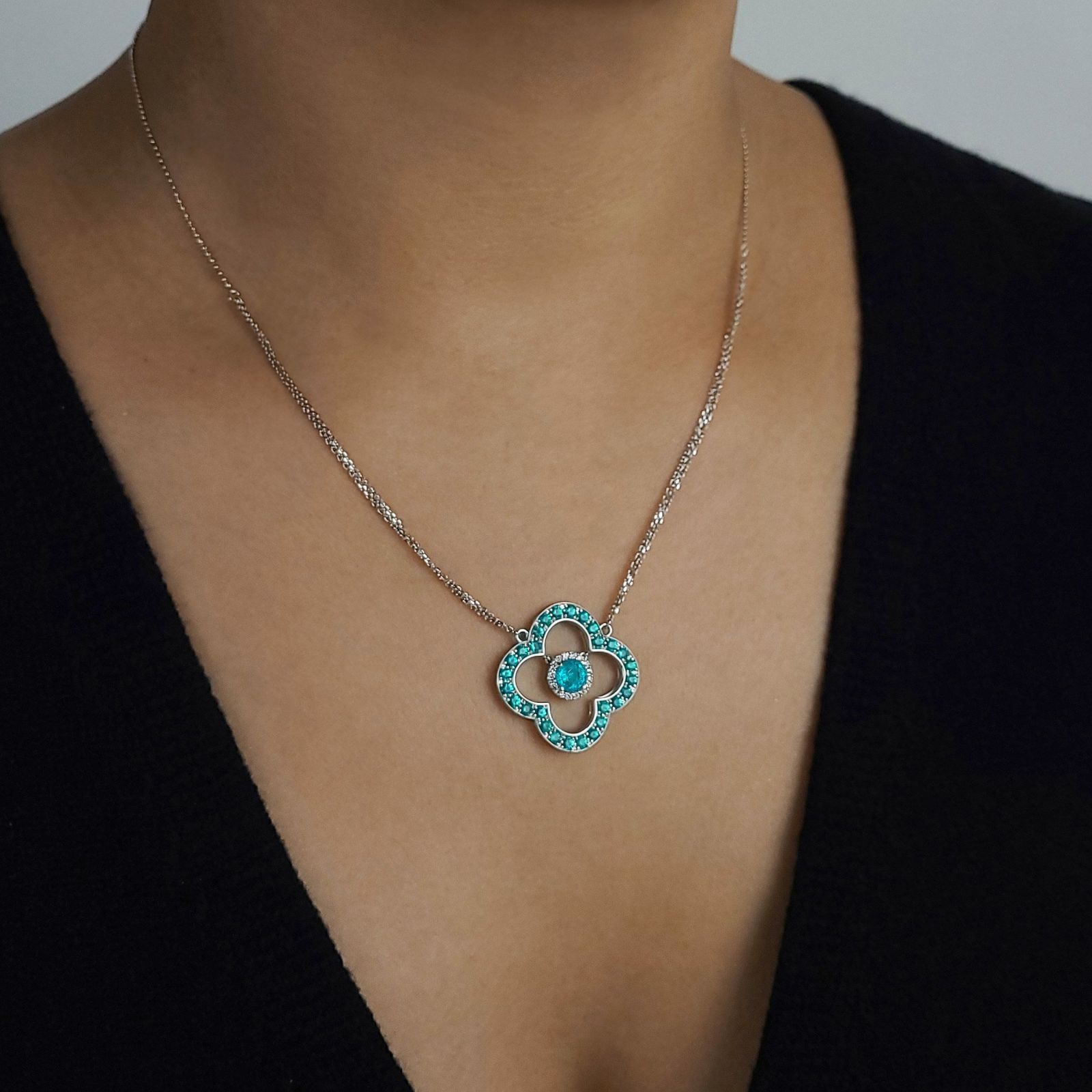 パライバトルマリン0.665ctプラチナネックレスパライバトルマリン0.93ctダイヤ0.10ct付(日独研究所宝石鑑別書付)