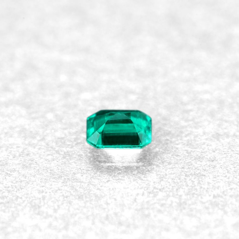 コロンビア産ムゾー鉱山無処理エメラルド(ノンオイル)0.26ct(GIA宝石鑑別書付)