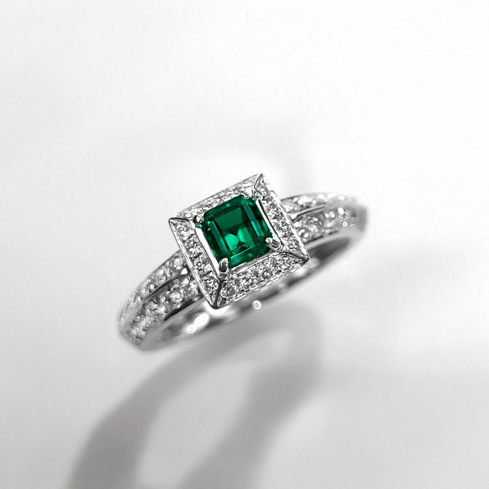 コロンビア産ムゾー鉱山エメラルド0.43ctプラチナリングダイヤ0.45ct付(GIA宝石鑑別書付)【F1】