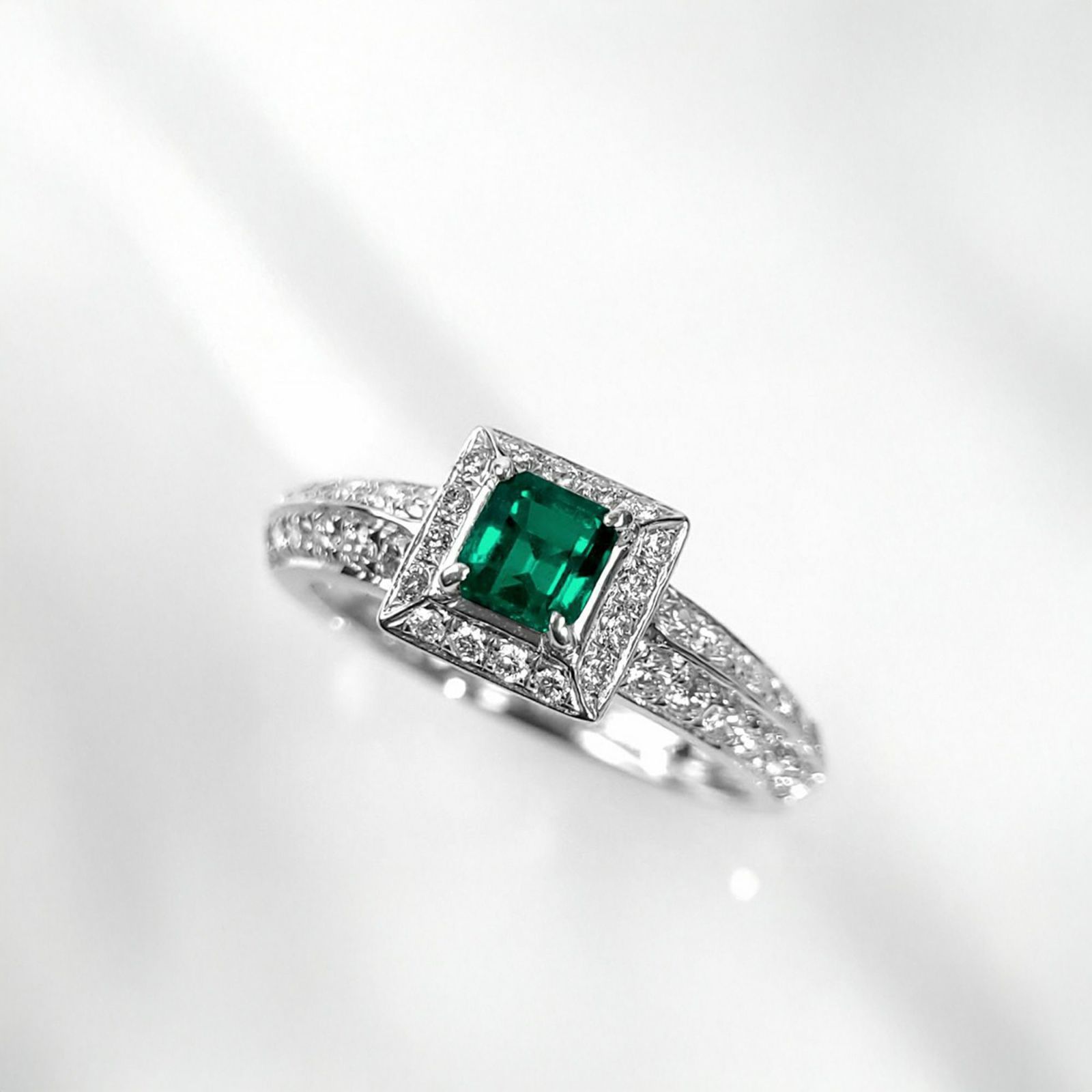 コロンビア産ムゾー鉱山エメラルド0.43ctプラチナリングダイヤ0.45ct付(GIA宝石鑑別書付)【F1】