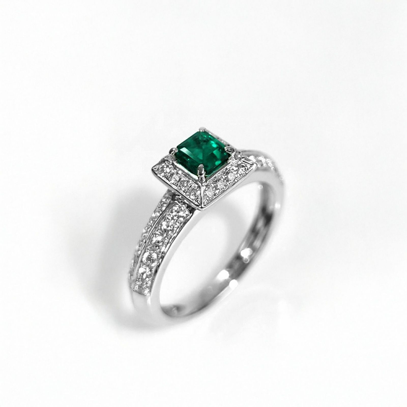 コロンビア産ムゾー鉱山エメラルド0.43ctプラチナリングダイヤ0.45ct付(GIA宝石鑑別書付)【F1】