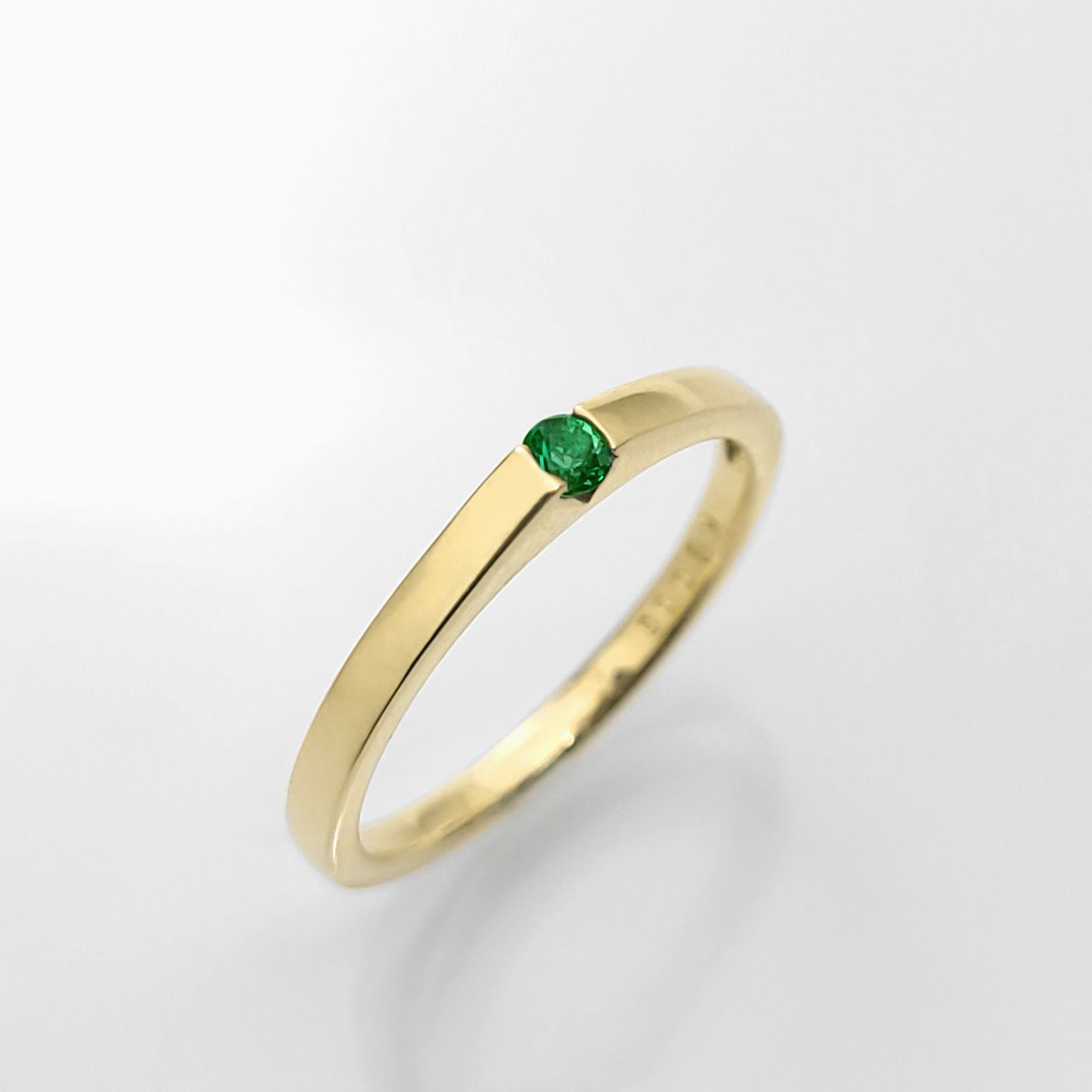 コロンビア産無処理エメラルド(ノンオイル)0.06ctK18ゴールドリング(GIA宝石鑑別書付)