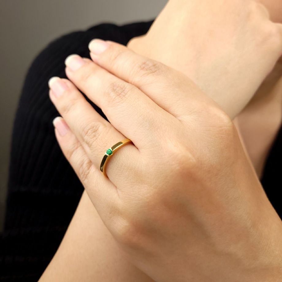 コロンビア産無処理エメラルド(ノンオイル)0.06ctK18ゴールドリング(GIA宝石鑑別書付)