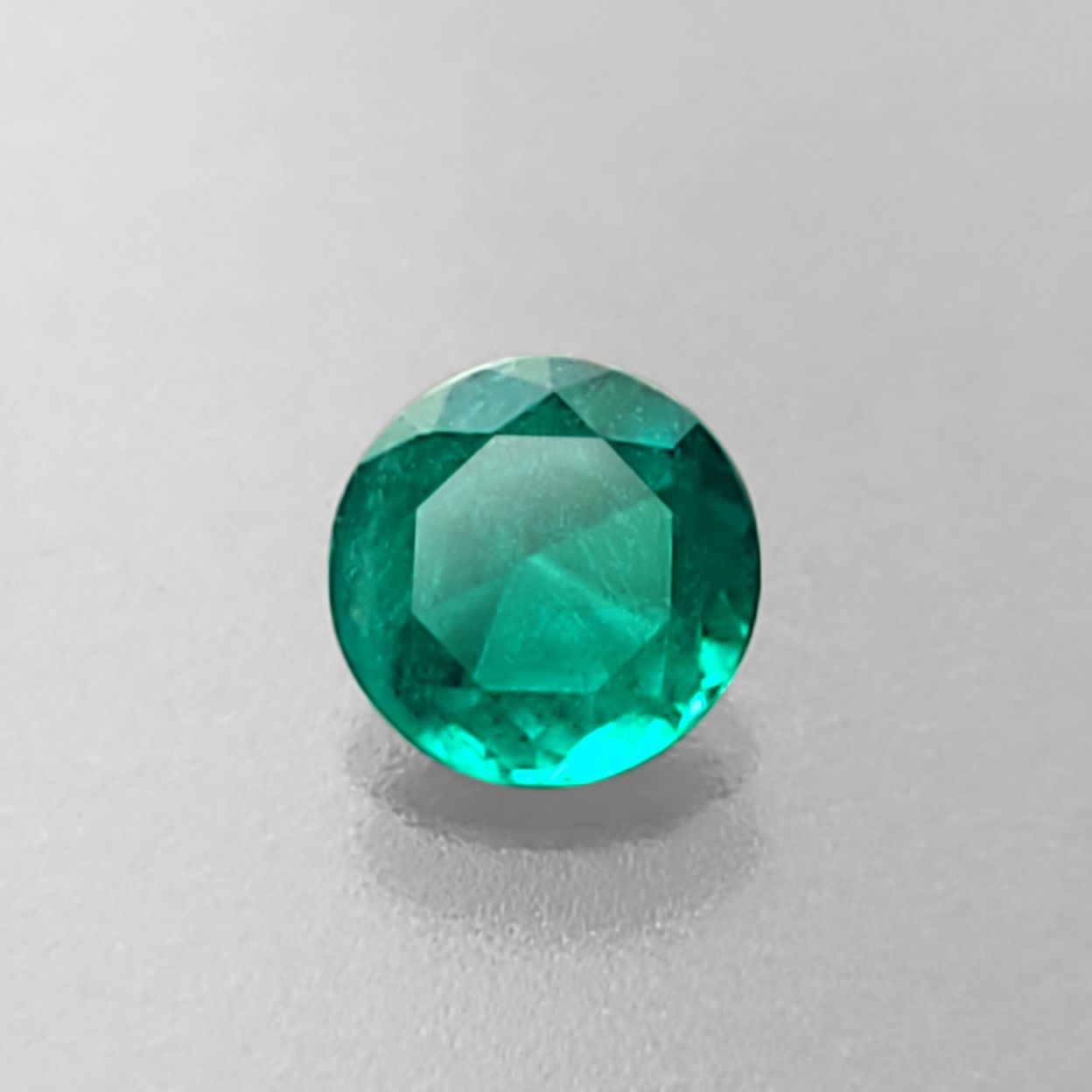 コロンビア産ムゾー鉱山エメラルド0.51ct(中央宝石研究所宝石鑑別書付)