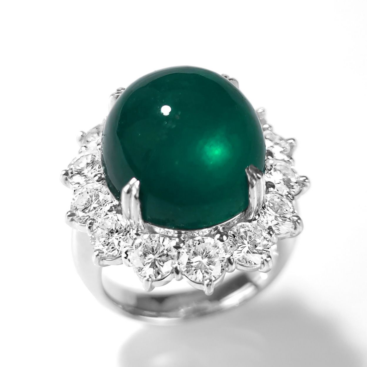R0821-7)『ブラジル産』エメラルドキャッツアイ 0.704ct （ブラジル産  