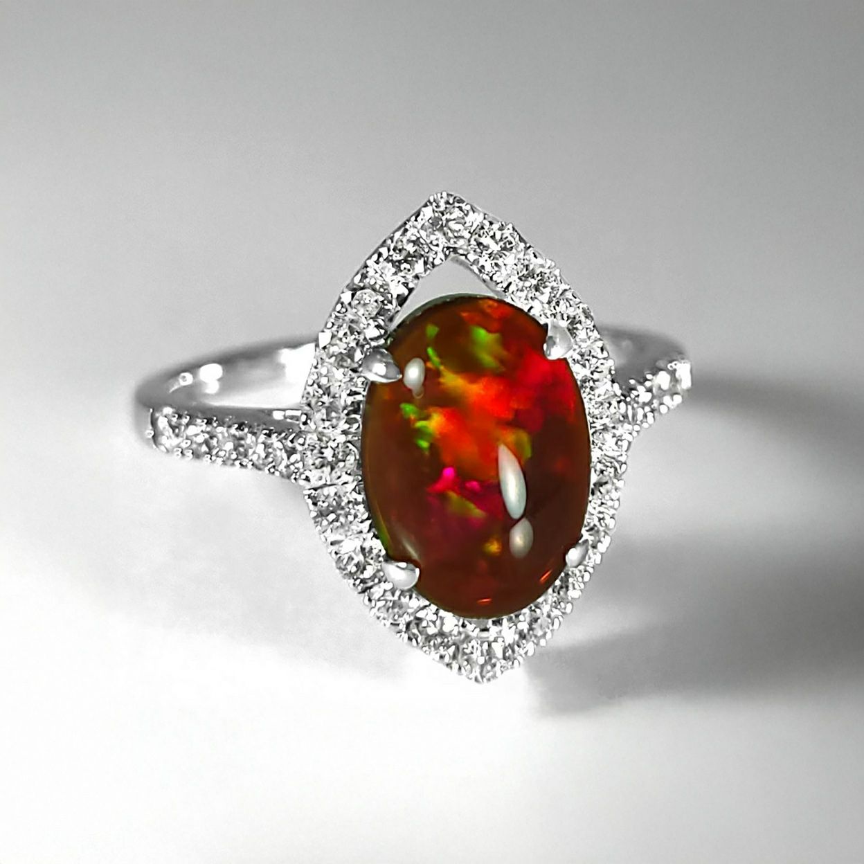 メキシコ産ファイアーオパール1.35ctホワイトゴールドリングダイヤ0.59ct付