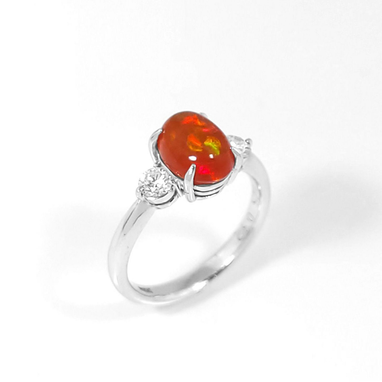 メキシコ産ファイアオパール1.75ctプラチナリングダイヤ0.32ct付