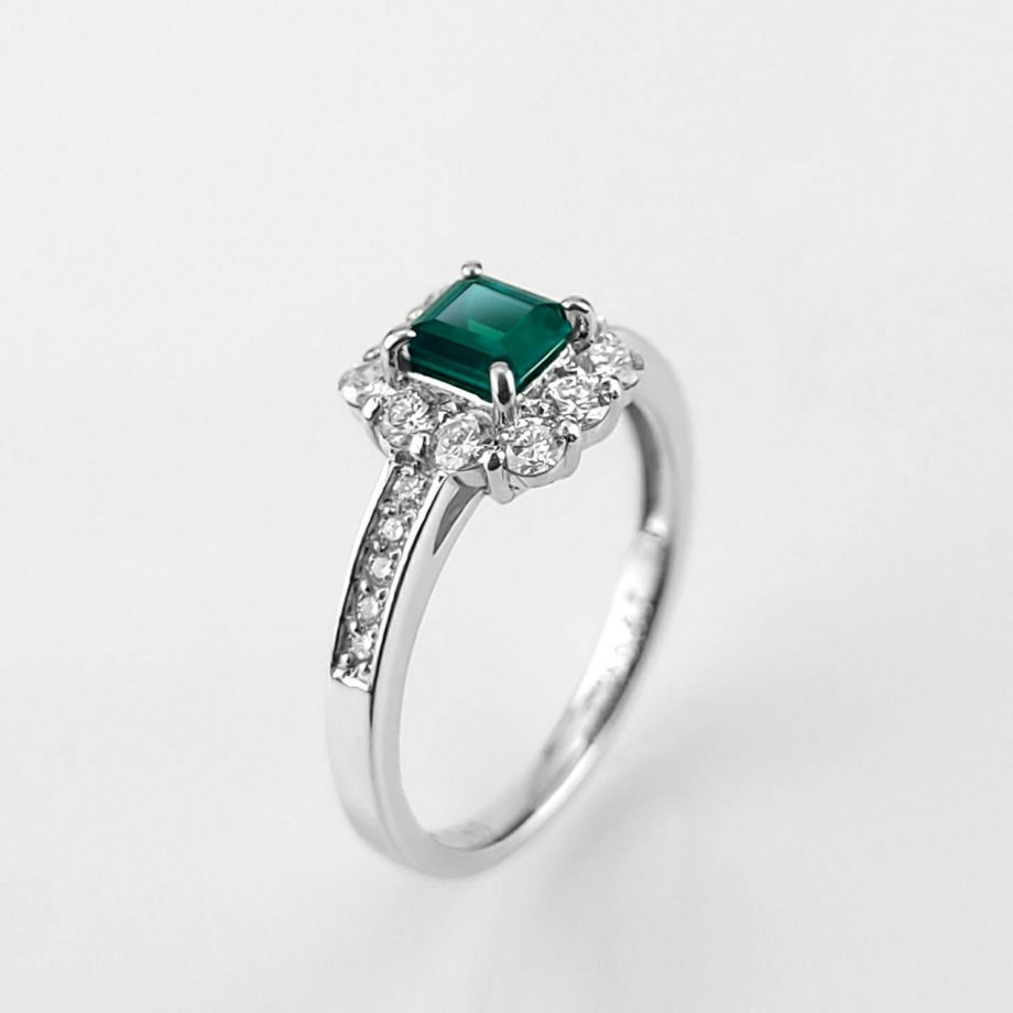コロンビア産エメラルド0.48ctプラチナリングダイヤ0.47ct付(中央宝石研究所宝石鑑別書付)