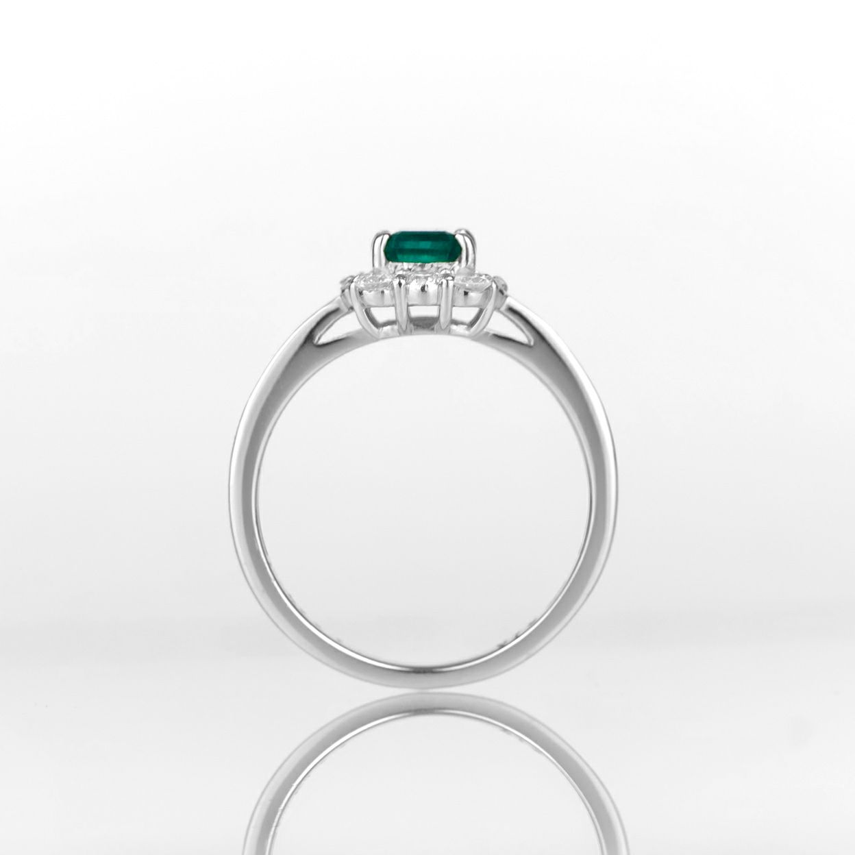 コロンビア産エメラルド0.48ctプラチナリングダイヤ0.47ct付(中央宝石研究所宝石鑑別書付)