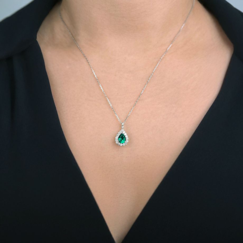 コロンビア産エメラルド0.64ctプラチナネックレスダイヤ0.25ct付 (中央宝石研究所宝石鑑別書付)