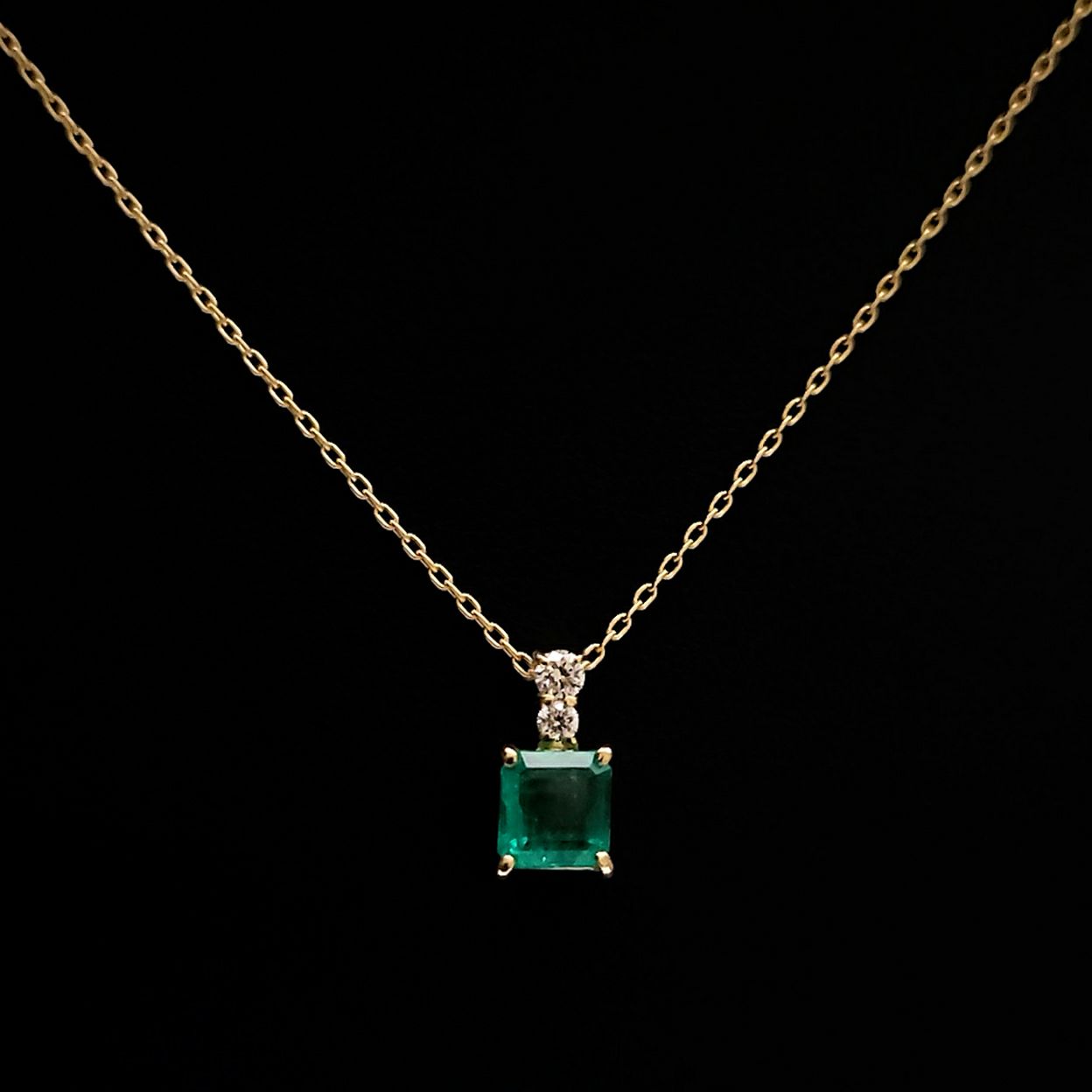 コロンビア産エメラルド0.53ctK18ゴールドネックレスダイヤ0.07ct付(中央宝石研究所宝石鑑別書付)