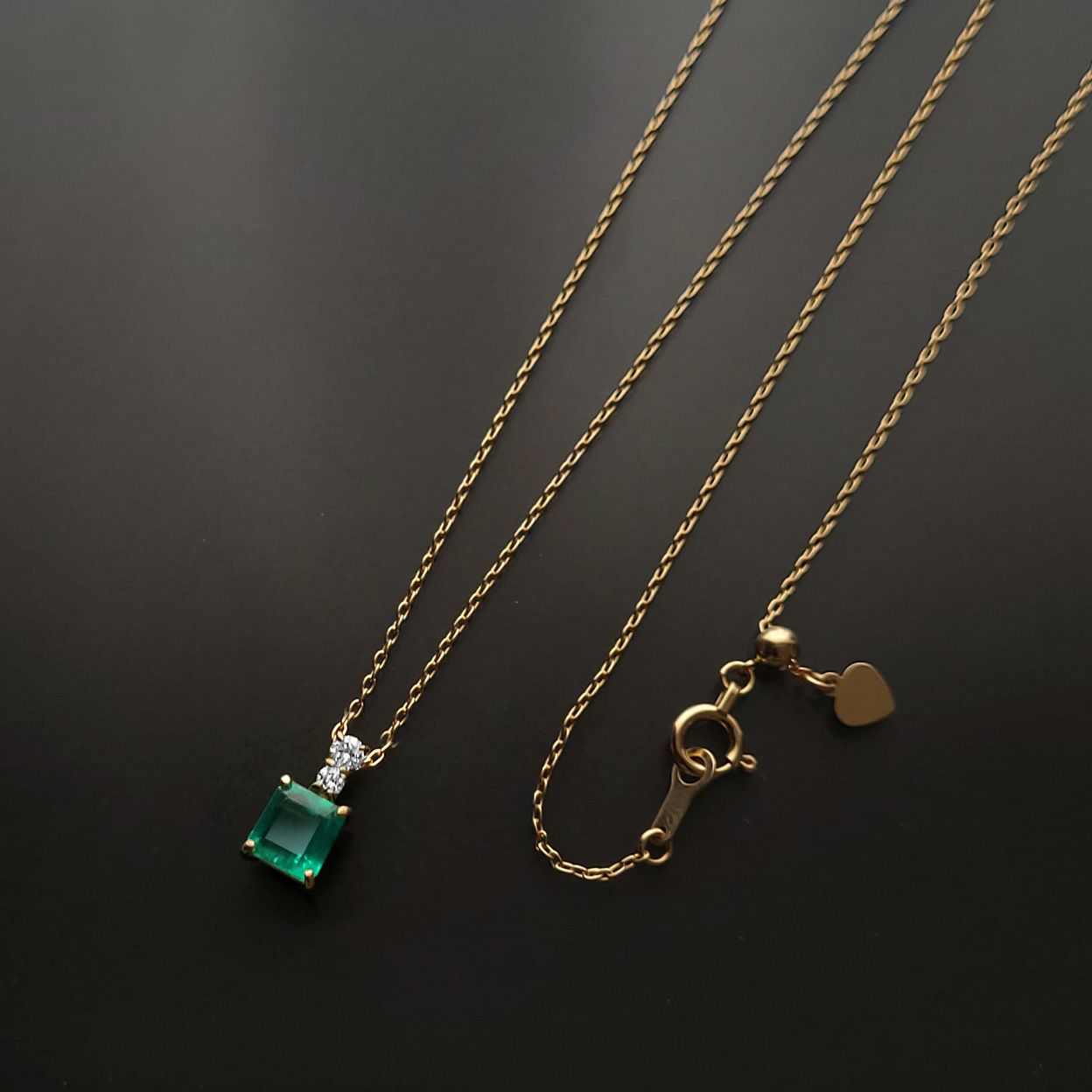 コロンビア産エメラルド0.53ctK18ゴールドネックレスダイヤ0.07ct付(中央宝石研究所宝石鑑別書付)