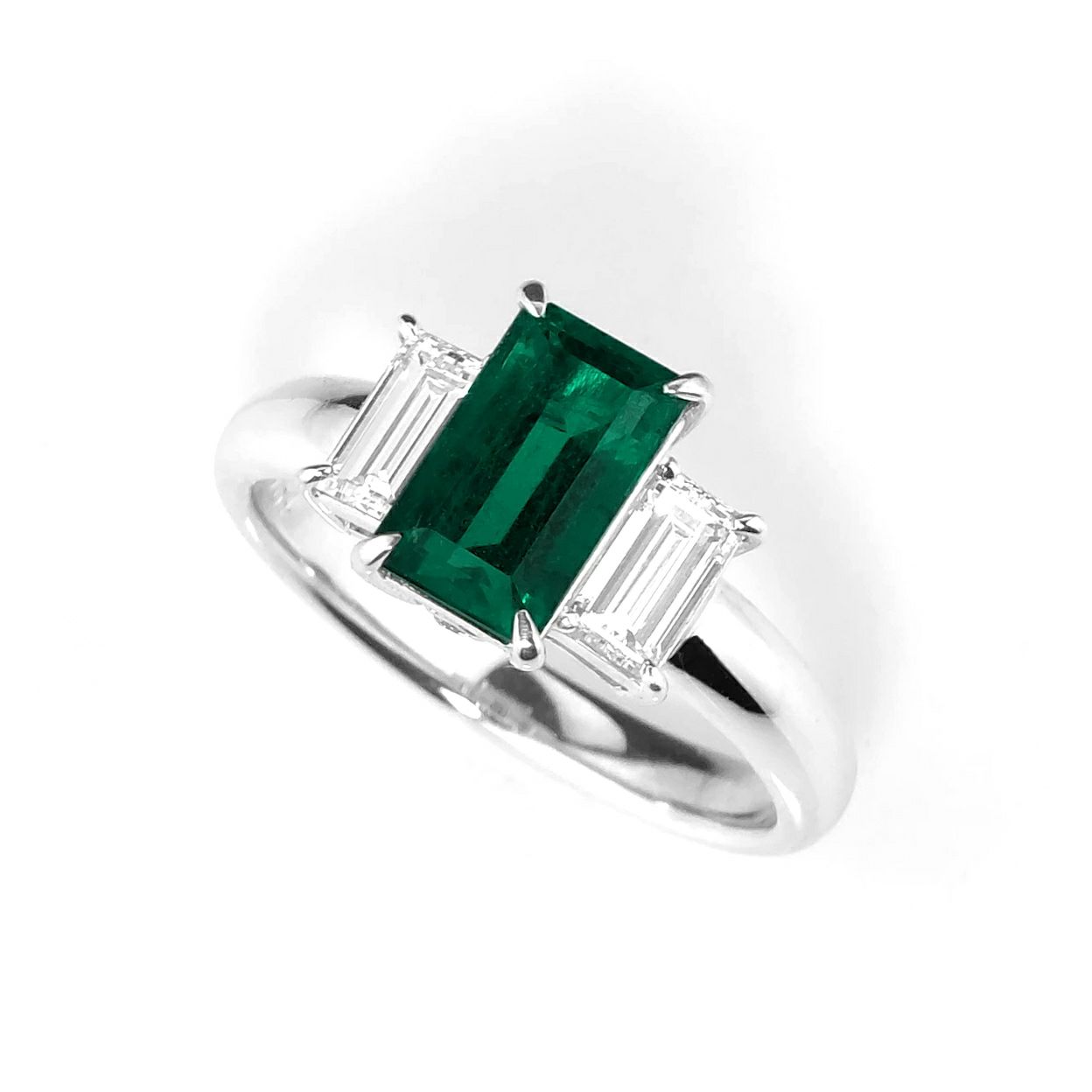 コロンビア産エメラルド1.48ctプラチナリングダイヤ0.64ct付(GRS宝石鑑別書付)