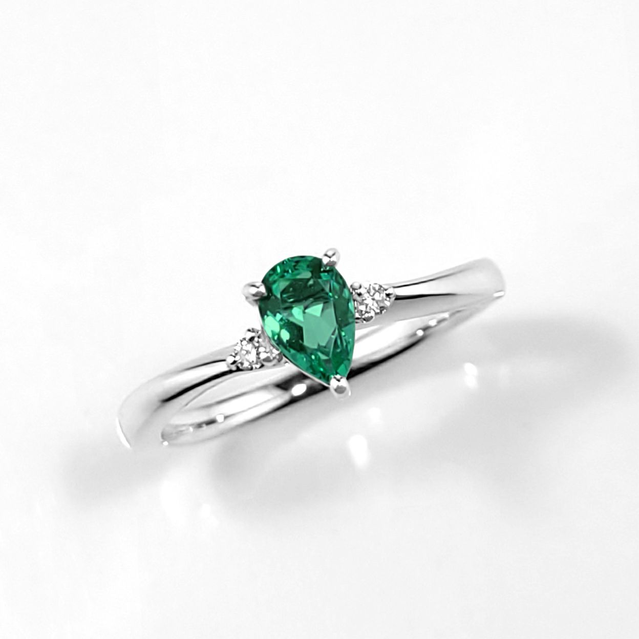 コロンビア産無処理エメラルド(ノンオイル)0.34ctプラチナリングダイヤ0.03ct付(GIA宝石鑑別書付)