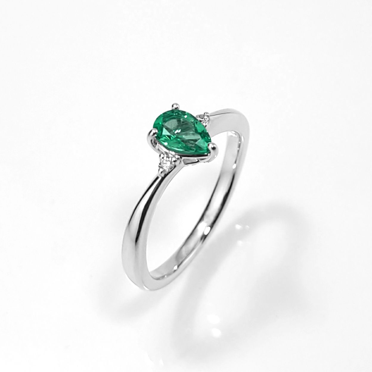 コロンビア産無処理エメラルド(ノンオイル)0.34ctプラチナリングダイヤ0.03ct付(GIA宝石鑑別書付)